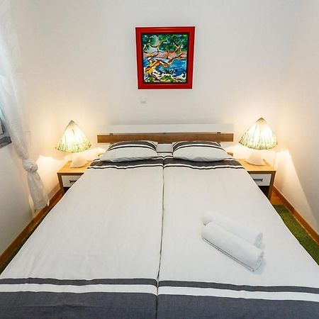Apartment Adria 3 Malinska Eksteriør billede