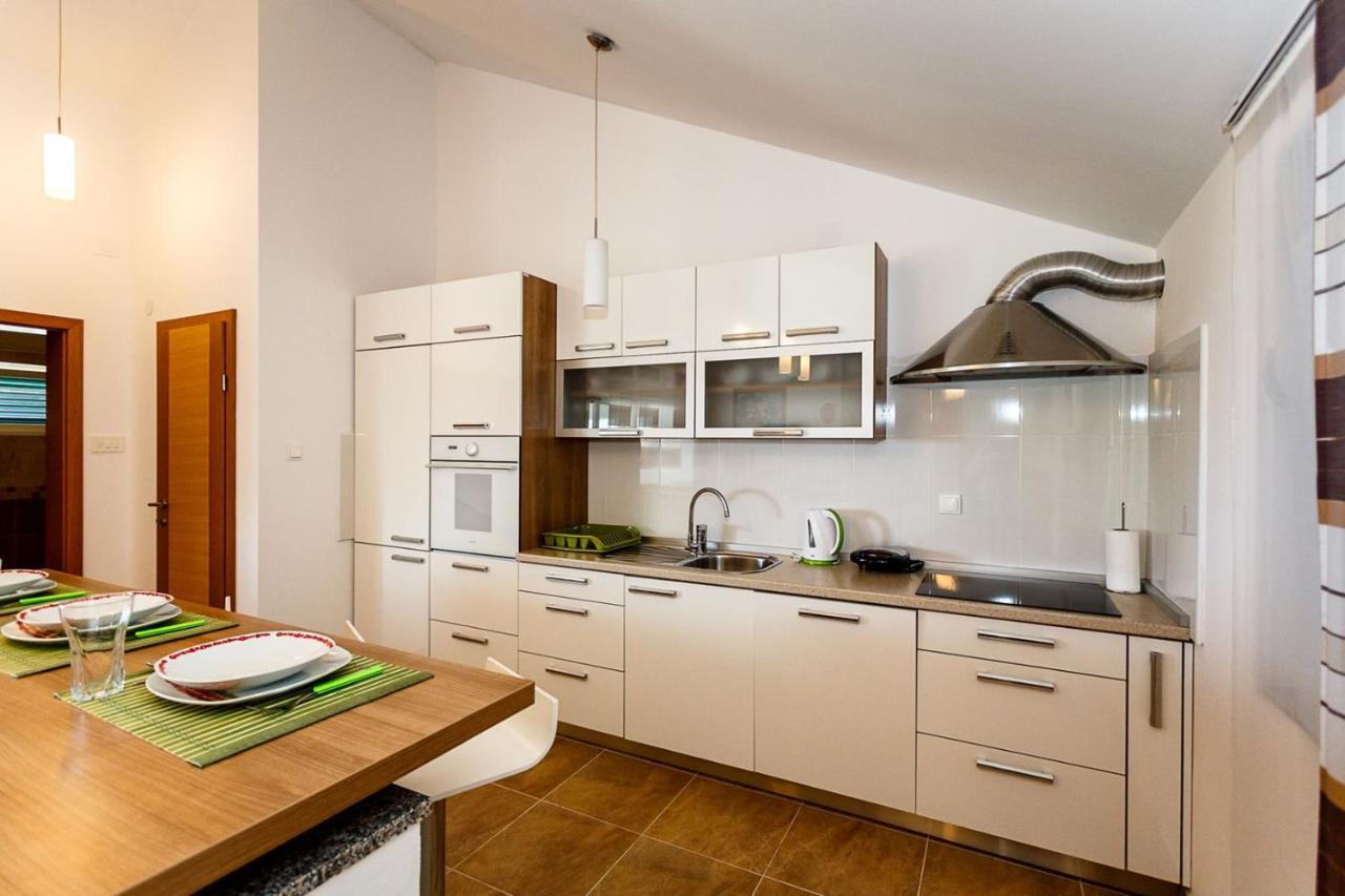 Apartment Adria 3 Malinska Eksteriør billede